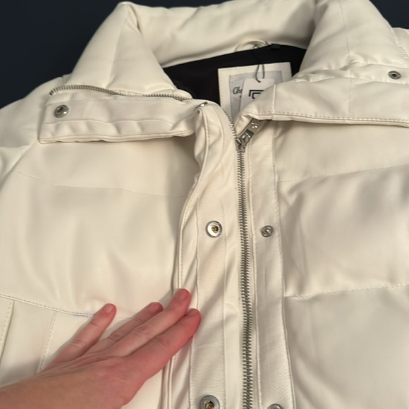 Chelsea DeBoer Winter White Faux Leather Puffer Coat, Large, NWT - Picture 3 of 9